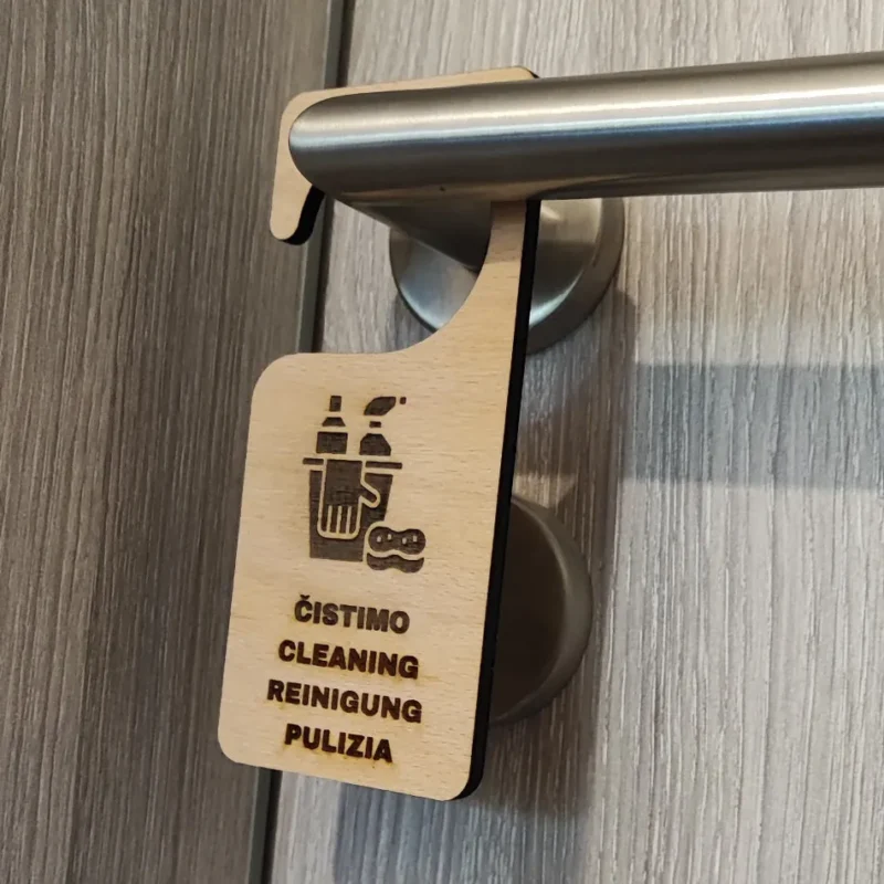 Vješalica za vrata s natpisom - Čišćenje (višejezično)